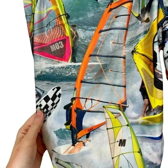 Molo Neptune Long Sleeve UV Rashguard Swim Shirt in Windsurfers 134-140/US9-10 - Picture 4 of 9